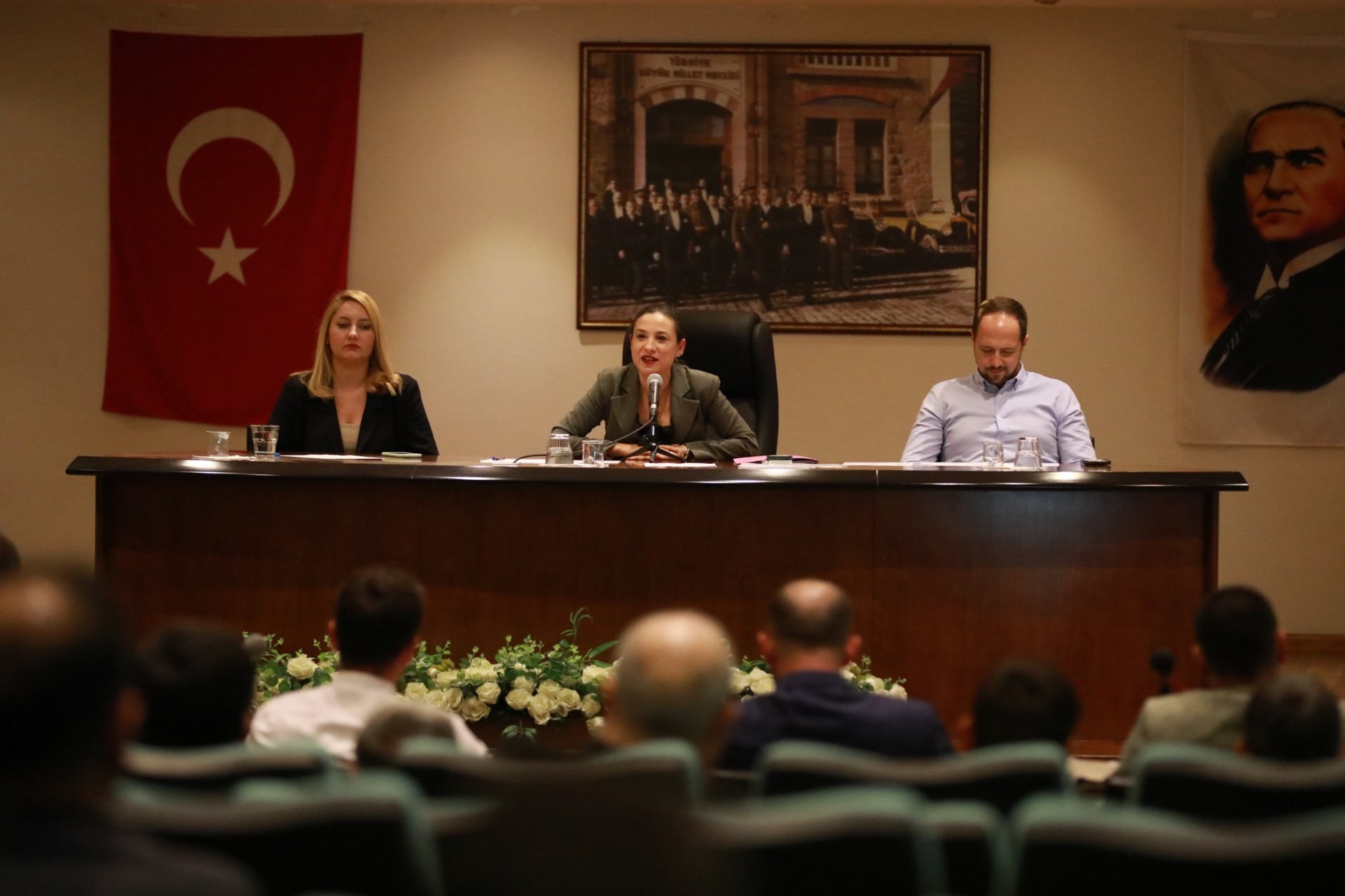 "BAŞKAN  SENGEL: BELEDİYE EMEKÇİLERİNİ  HİÇBİR ZAMAN SİYASETE MALZEME ETMEDİK"